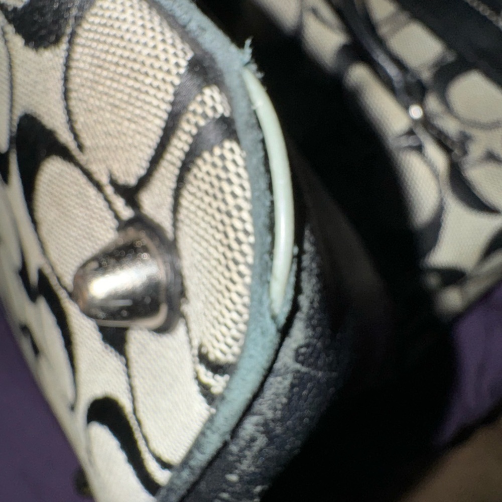 Authentic Coach signature handbag - Picture 3 of 5